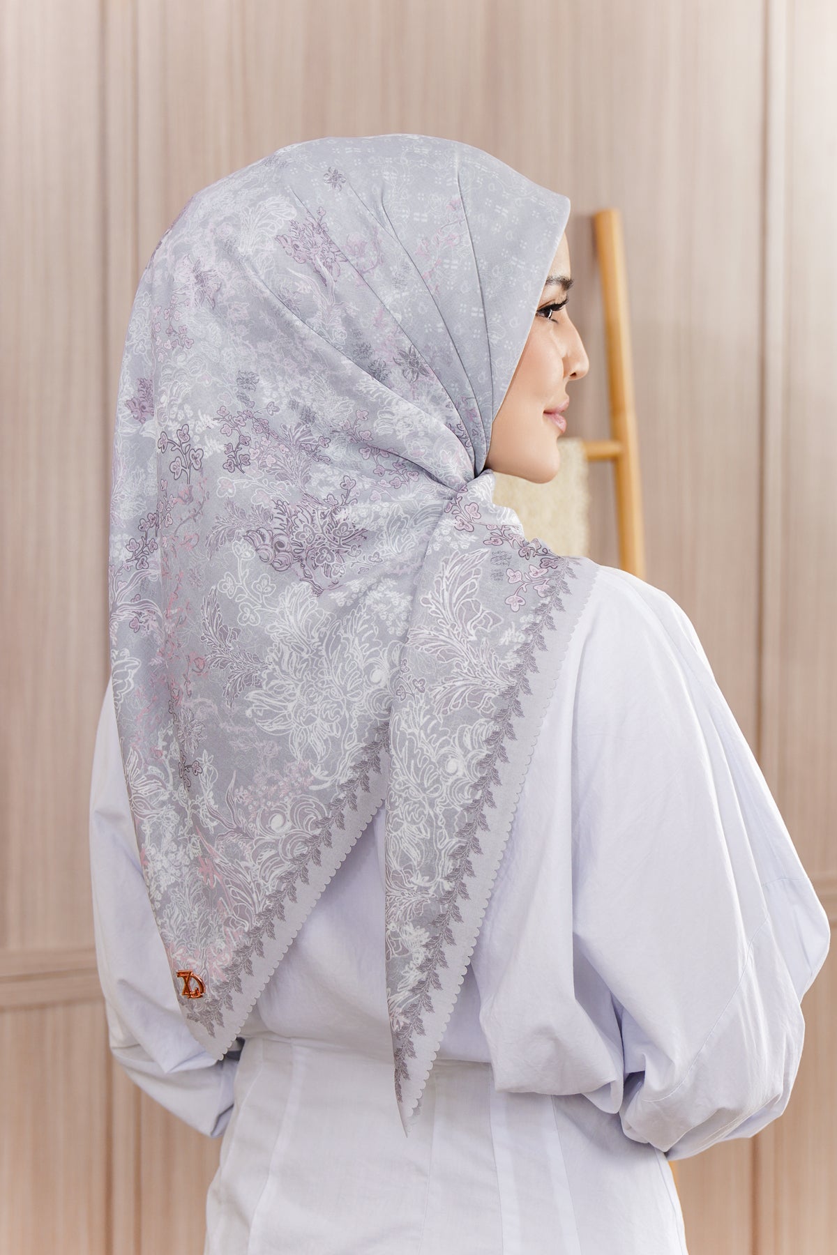 Amira Series - Misty
