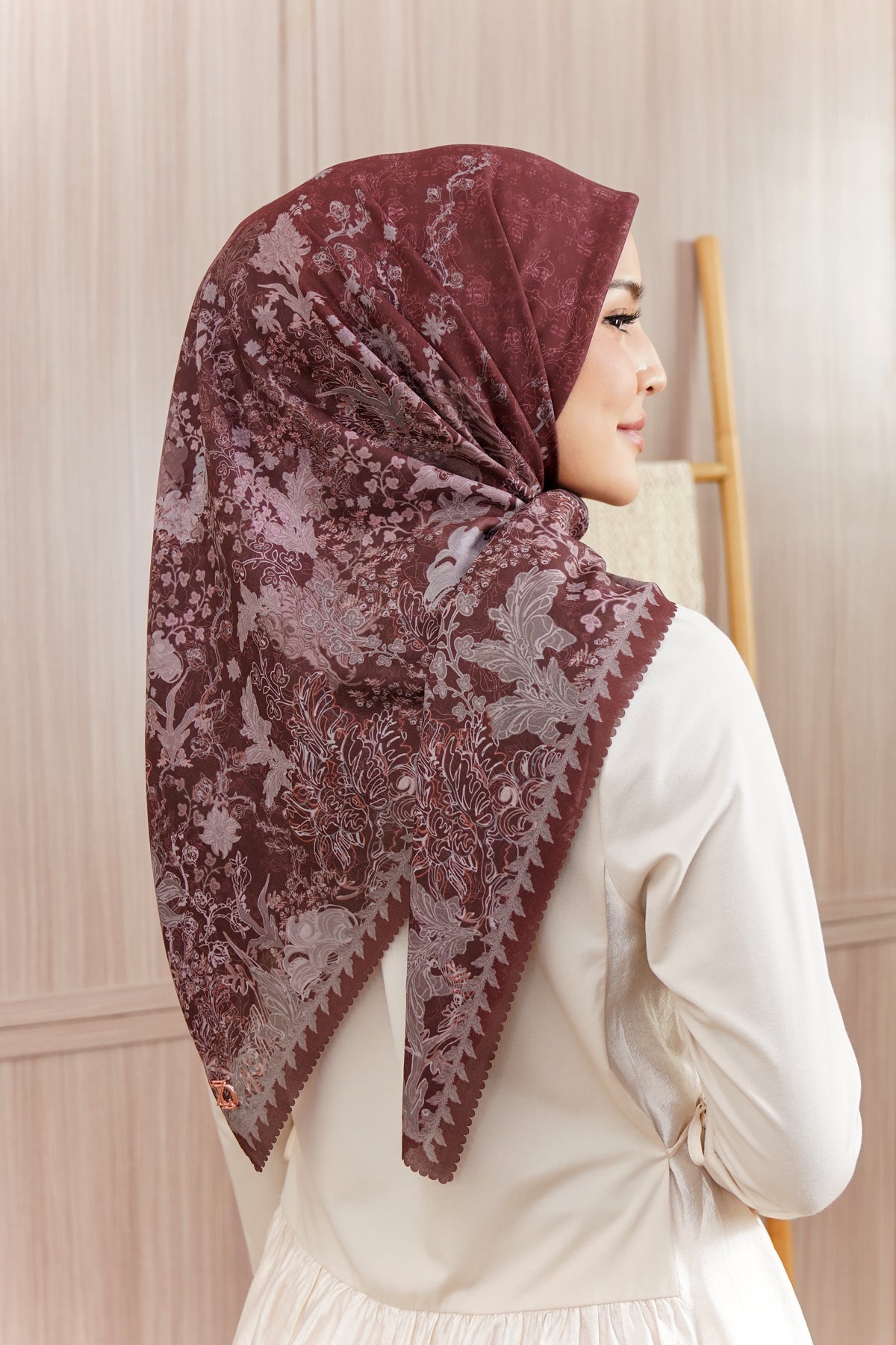 Amira Series - Crimson