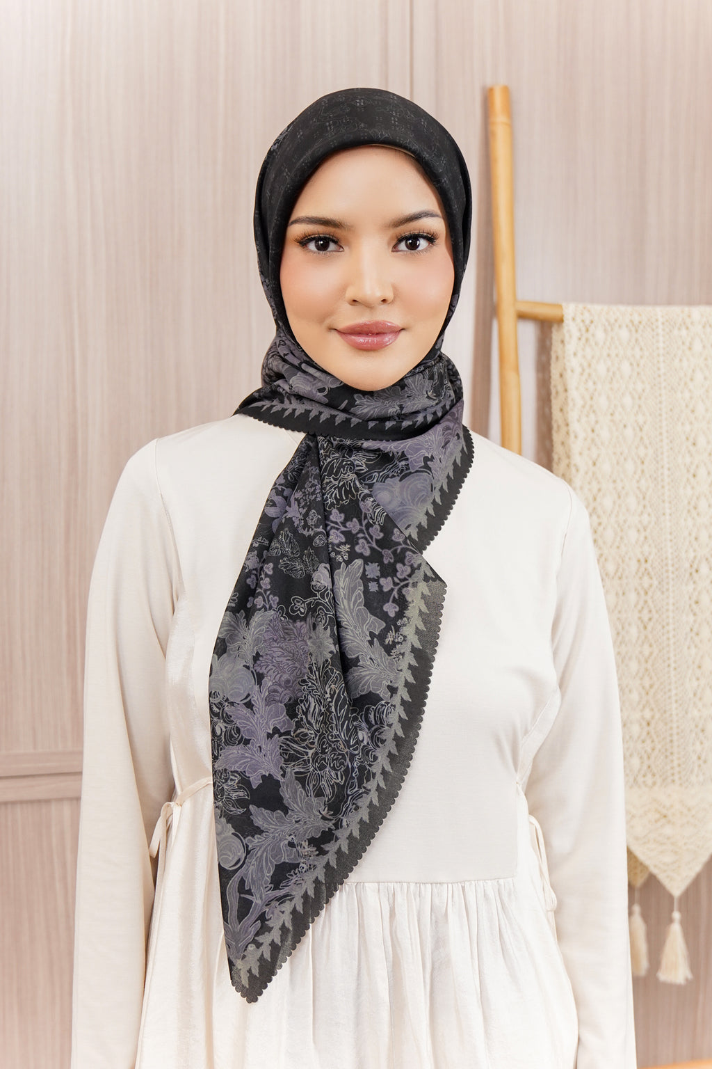 Amira Series - Shadow