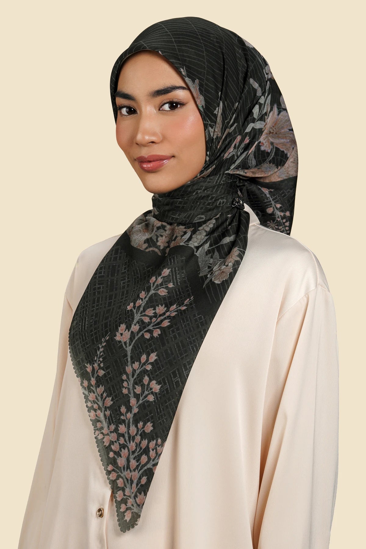 Lunea Series - Black