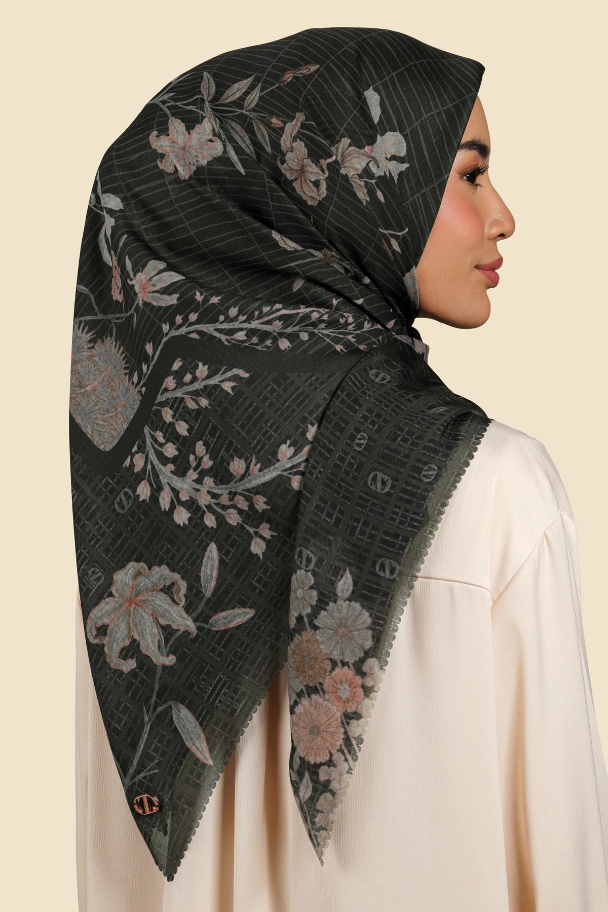 Lunea Series - Black