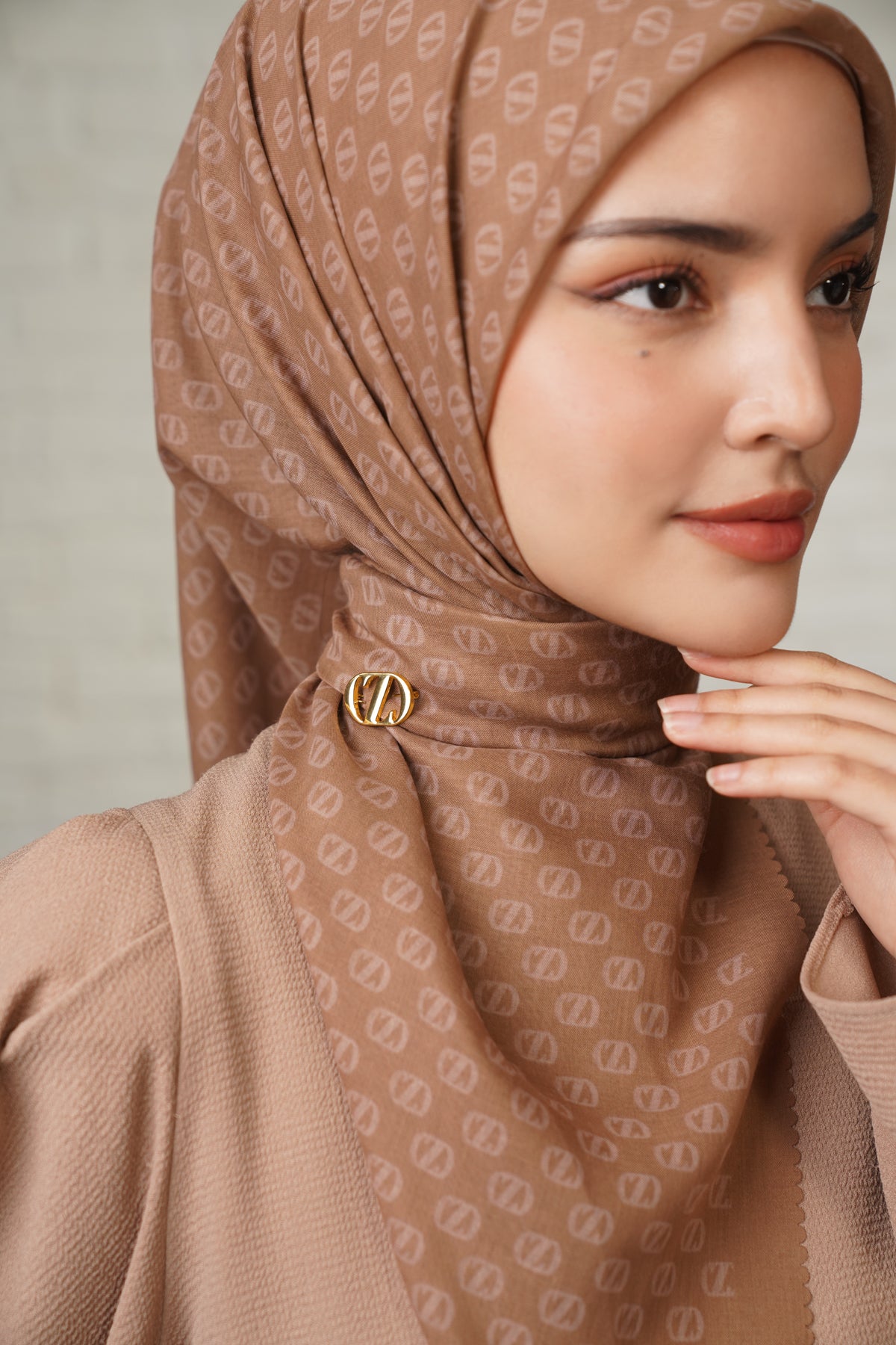 Zyta Pin Brooch - Plain Gold