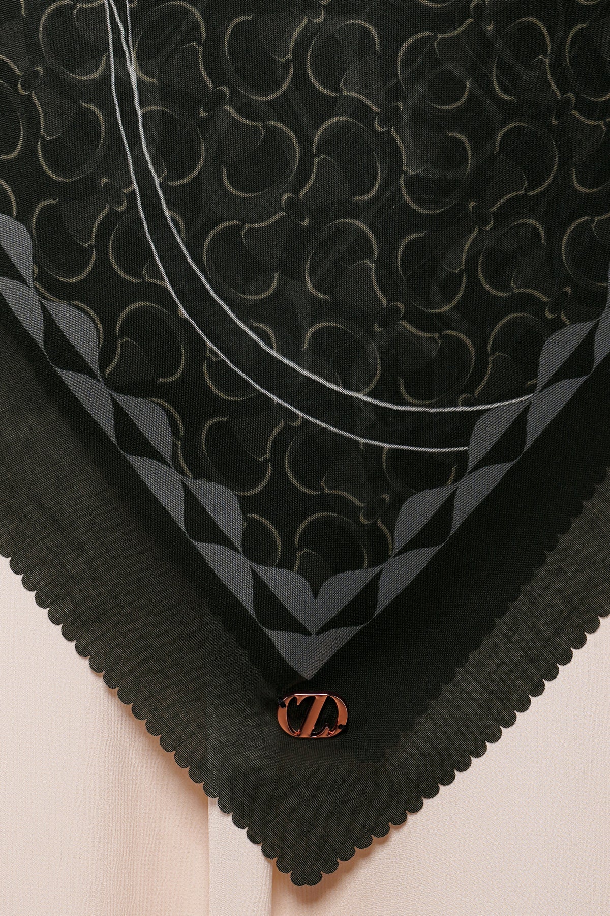 Saddle Series - Black