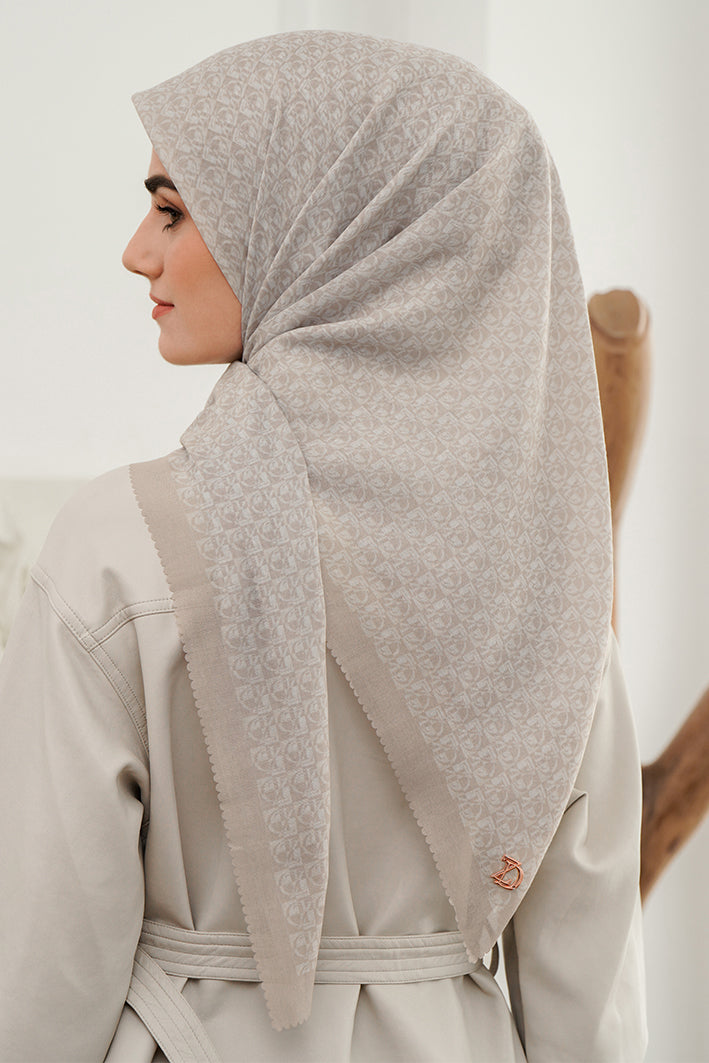 Duck Barbie Shawl Barbie Online X Duck 2025 - Main Image