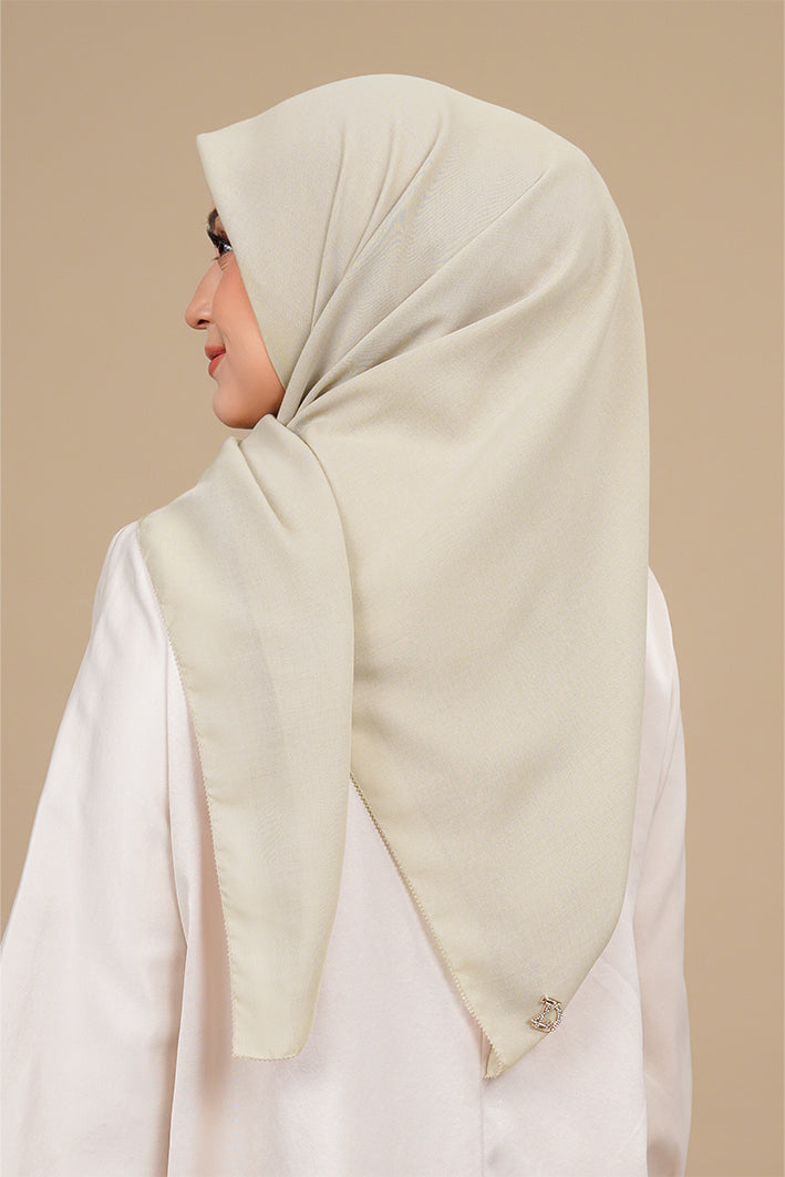 naelofar pleated shawl