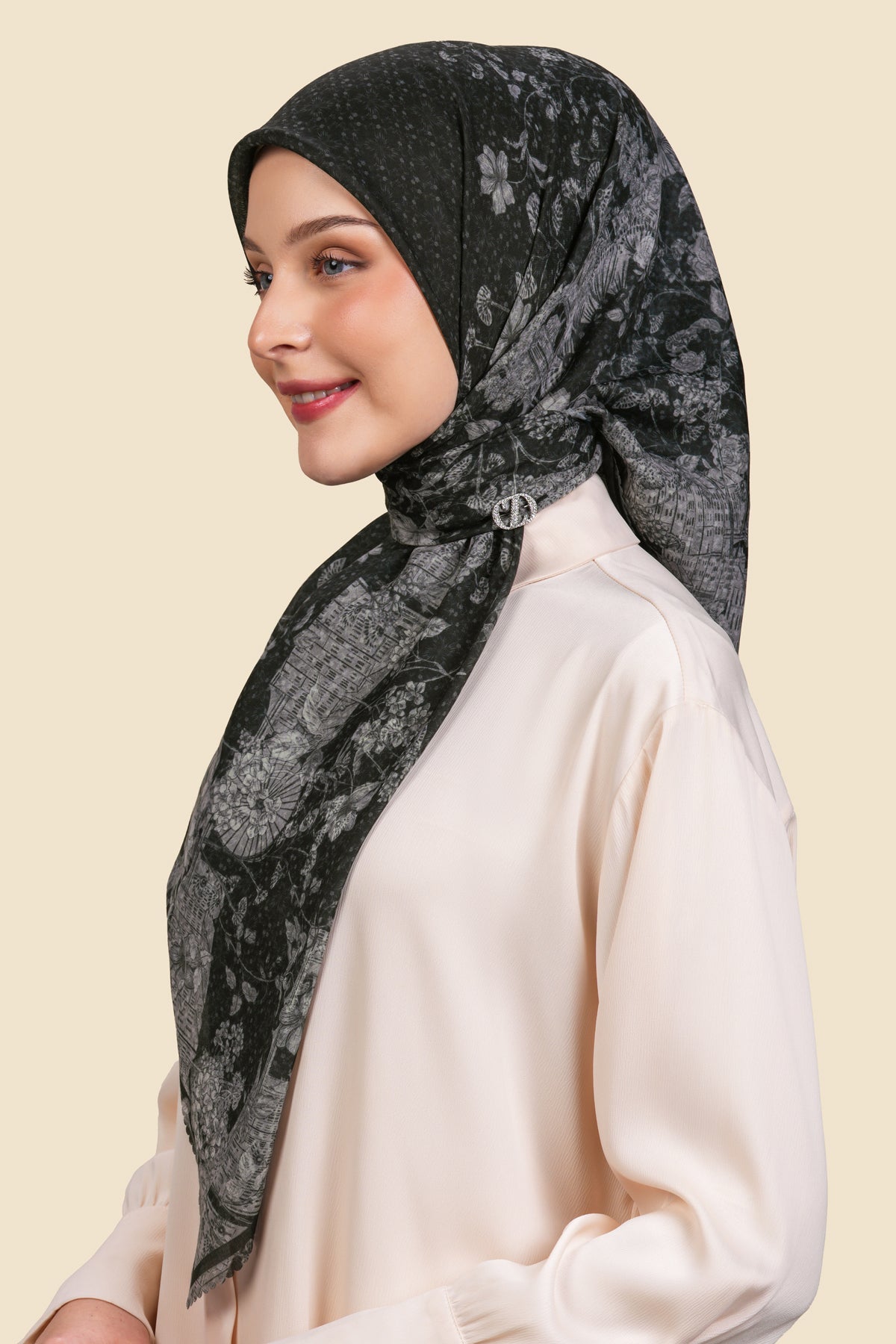 Zuri Series - Black