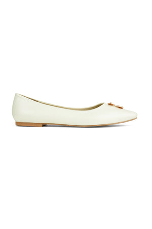 Livvy Flat Shoes - White
